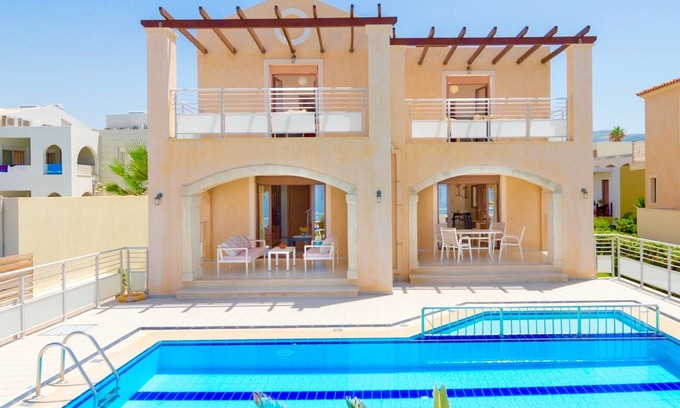 Rethymno Villa | Impresionante villa frente al mar con 6 dormitorios, piscina privada y hermosos interiores