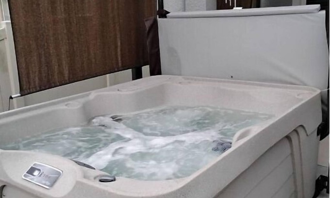 Balm Casa | Stunning Bedroom Retreat in Central Riverview
