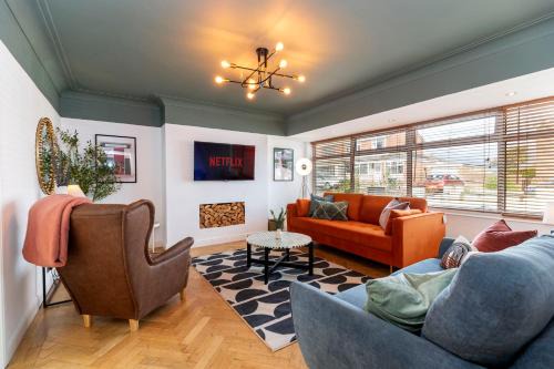 North Bitchburn Casa | Stunning Bishop Auckland House with 5-bedrooms & 8 Beds Sleeps 12 with Free Parking by PureStay