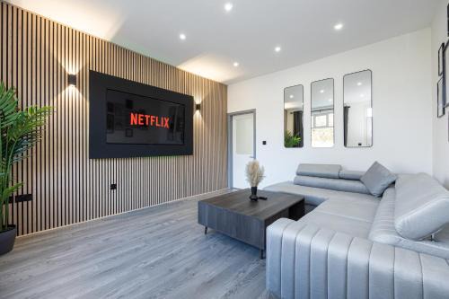 Bolton Casa | Stunning Bolton Abode - Cinema Experience - Parking