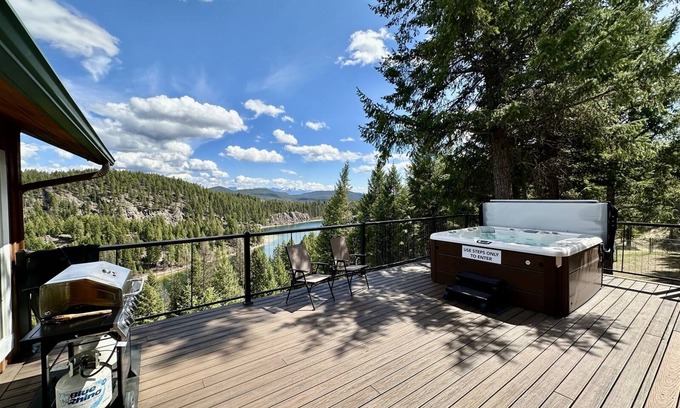 Whitefish Casa | Canoa, jacuzzi y pesca de trofeos