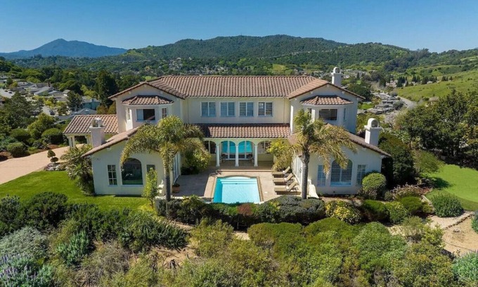 San Rafael Casa | Stunning California Home & Pool