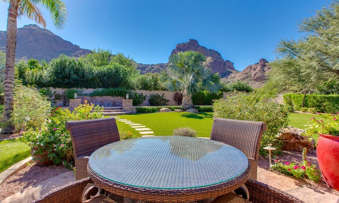 Paradise Valley Casa | Stunning Camelback Views, 4 bdrm 3 bath + Office w/ Futon, Firepit, B-Ball Court