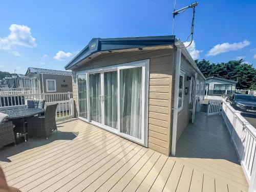 Saxmundham Otro | Stunning Caravan With Decking At Carlton Meres In Suffolk Ref 60009Mv