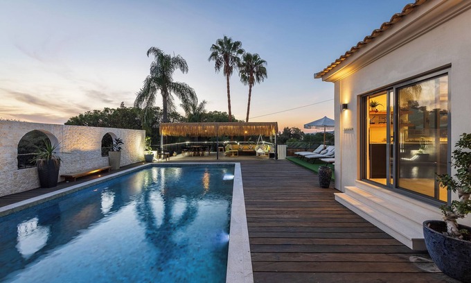 Figueiral Villa | Stunning!! - Casa Chameleon - Sleeps 14 - Close to Quinta Do Lago & Vale Do Lobo