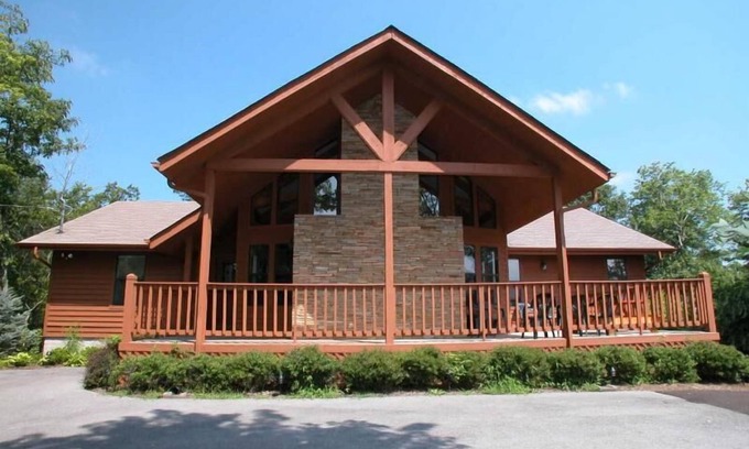 Chalet Village Chalet De Esquí | Impresionante Chalet- * Ubicación perfecta para reuniones familiares, retiros y reuniones *