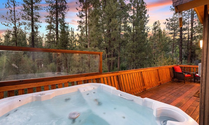 Fox Farm Chalet De Esquí | Stunning Chalet w/ Central AC. Close to Lake and Village- Spa, Fireplace and BBQ