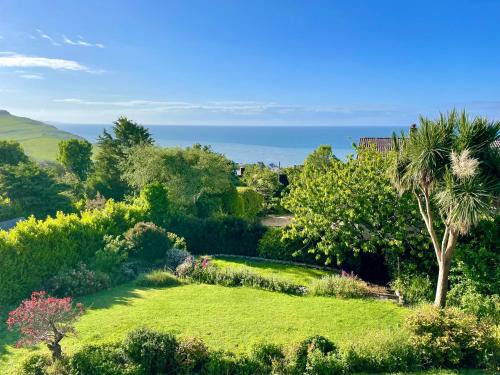 Charmouth Casa | Stunning Charmouth Property with Bay views!