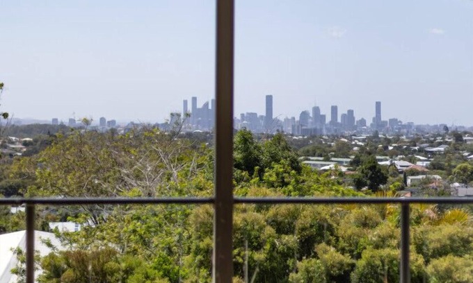 Holland Park West Casa | Stunning CityView 5BR w/Balcony near Malls/Uni/CBD