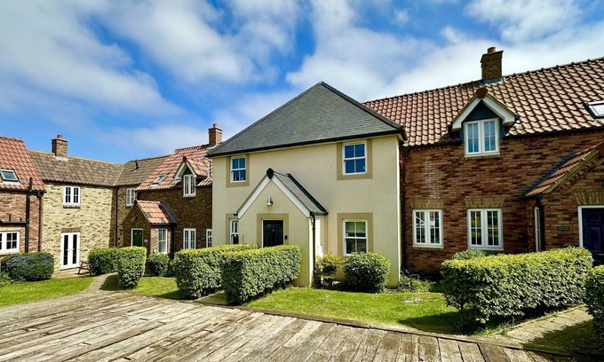 Filey Apartamento | Stunning Coastal Cottage - Sleeping 8 in 4 Bedrooms - Pool and Beach Access Included.