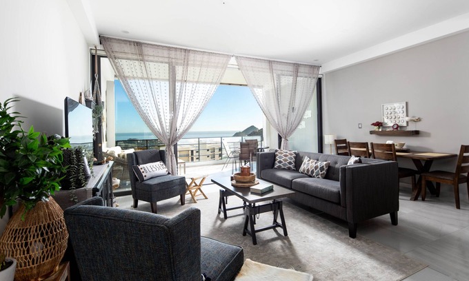 Libertad Condominio | Stunning Condo, Ocean, Sunrise and Marina Views, 5 Min to Marina, Fast Wifi
