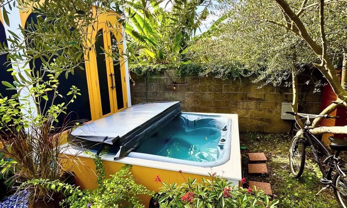 Bywater Casa | Stunning Converted Victorian Church: Garden, HotTub, 3-bedroom, WiFi, AC