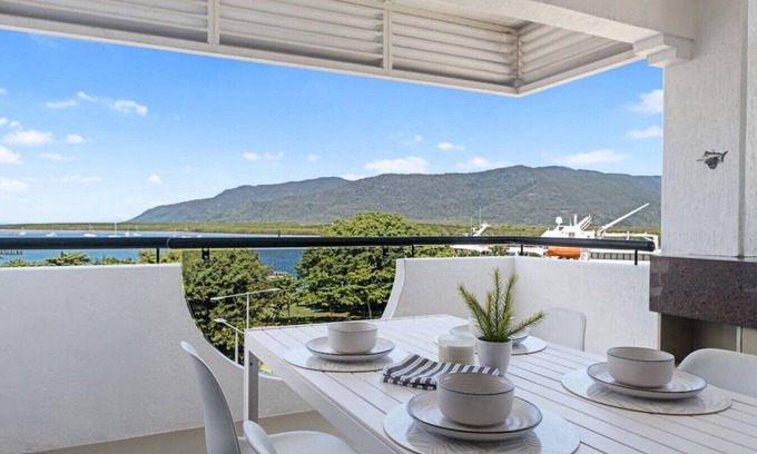 Cairns Central Business District Apartamento | STUNNING COSTAL 3 BEDROOM APARTMENT IN CAIRNS CBD