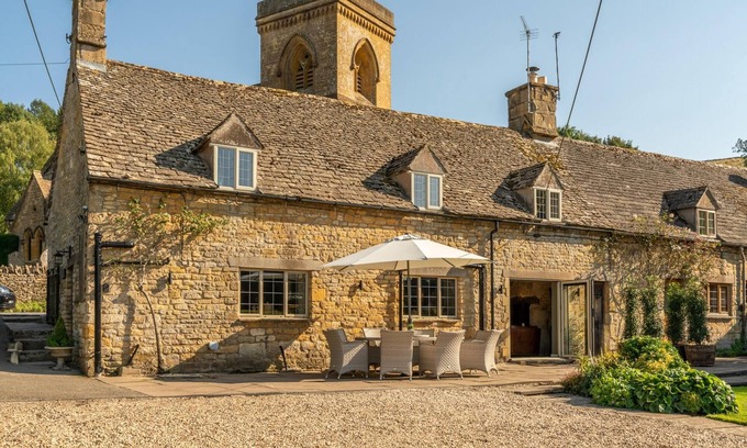Snowshill Village Casa | Stunning Cotswold Cottage in Snowshill, Broughwood
