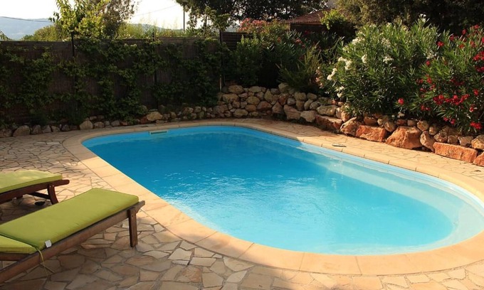 Lorgues Cabaña | Stunning Cottage with Pool in Provence, France