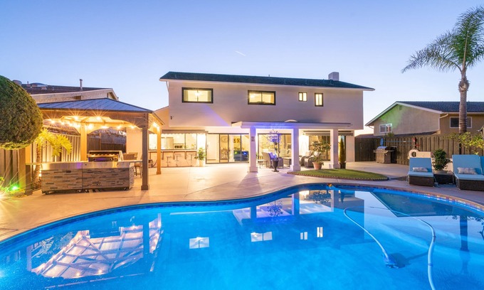 Bay Ho Casa | Stunning custom all new resort like, 5 luxury Private heated pool, near beach