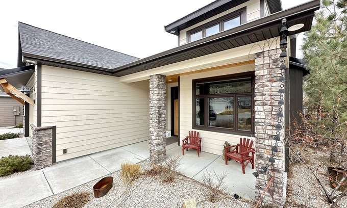 Billings Casa | Stunning custom comfy home in quiet NW Billings