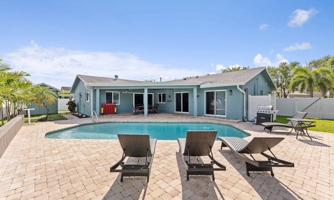 Delray Beach Casa | Stunning Delray Villa With Heated and Cooled Pool, Near Golf Courses and Beach.
