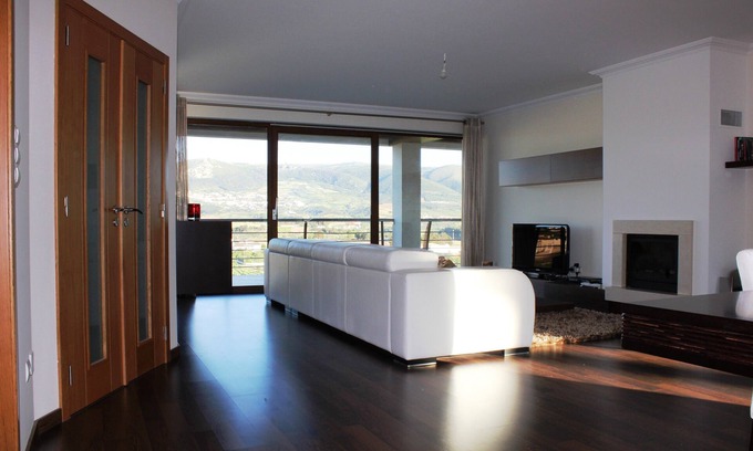 Cadaval Villa | Impresionante villa independiente con vistas panorámicas sobre las colinas de Montejunto