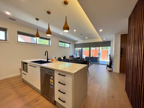 Dickson Casa | Stunning Dickson Luxe 3BR 2Bath Double Garage WiFi Brand New Home