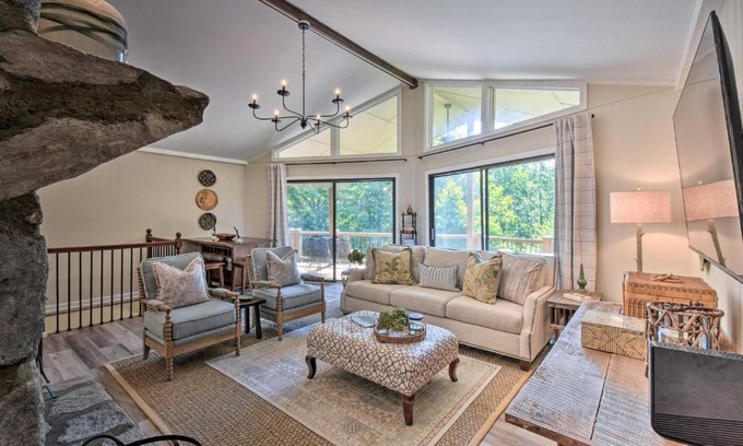 Sky Valley Casa | Stunning Dillard Home with Yard in Sky Valley!