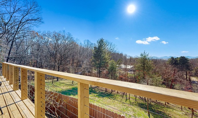 Alexander Casa | Stunning Dog-friendly Mountain Retreat with 4 BR and views