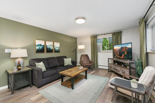 Old Town Apartamento | Stunning Downtown Condo - 5 min walk to Old Town!