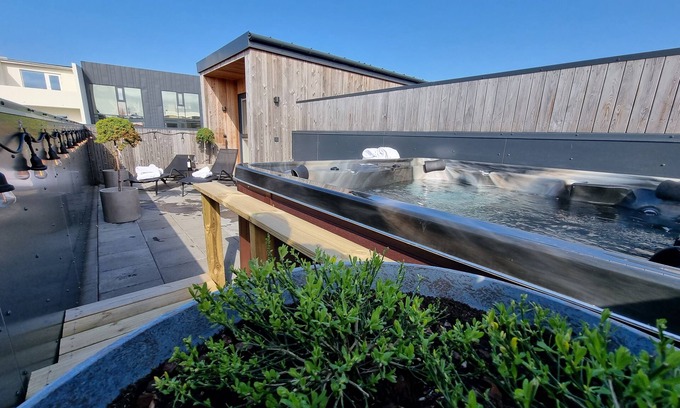 Downtown Apartamento | Stunning Downtown Studio: Private Rooftop Terrace & Jacuzzi!