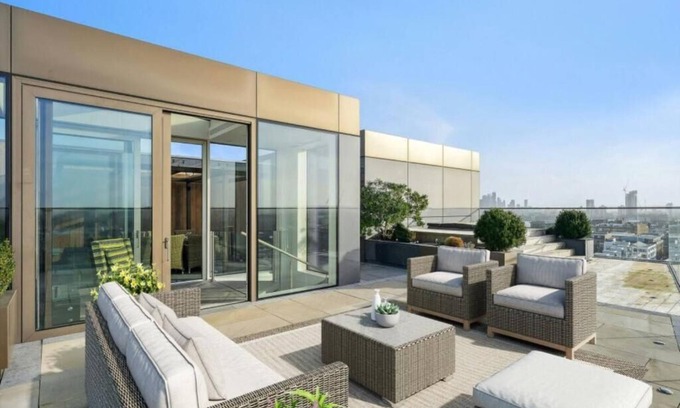 Riverside Apartamento | Stunning Duplex Penthouse 2200 SqFt Sleeps 8 with Jacuzzi Rooftop Views City