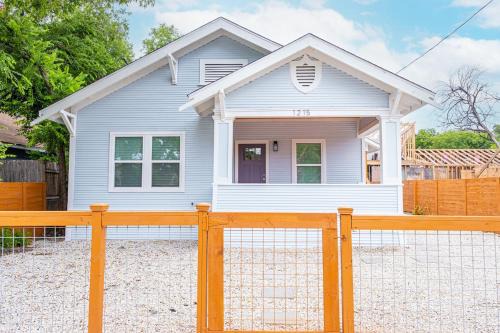 Denver Heights Casa | Stunning Elegance 4BR2.5 BA Near Vibrant Downtown