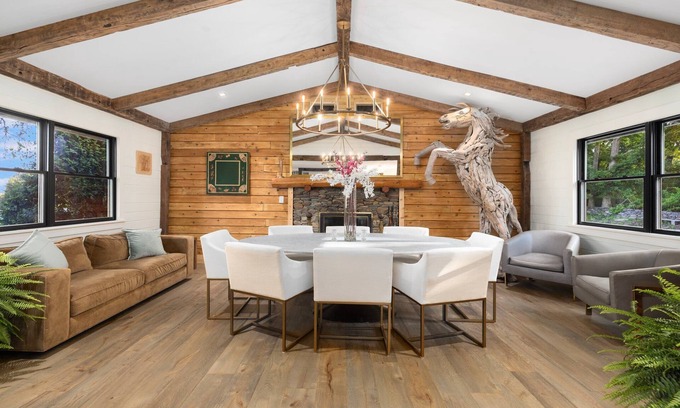 Middletown Casa | Stunning Farmhouse - Private Pool & Vintage Arcade - Close to Newport & Beaches