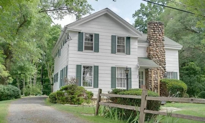 Trumansburg Otro | Stunning Finger Lakes Farmhouse. Conveniently located near Ithaca.
