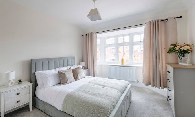 Castle Donington Casa | Stunning Four Bed Home | Free Parking and Wi-Fi