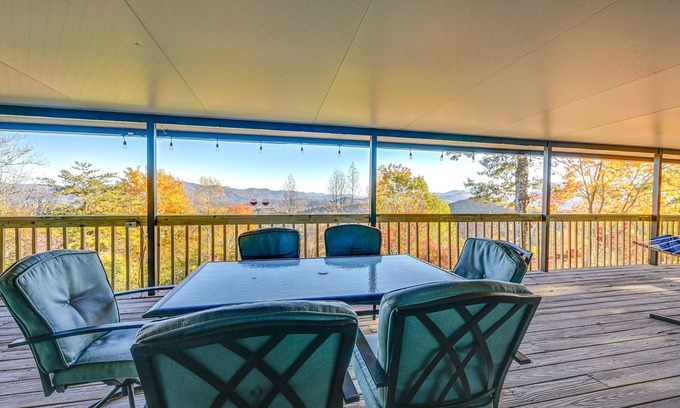 Franklin Cabina | Stunning Franklin Cabin w/ Deck & Mountain Views