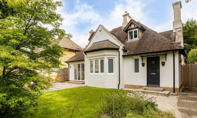 Bourton Casa | Stunning 5 Bed in the Centre of Bourton!