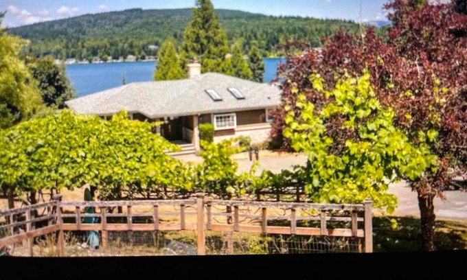 Sudden Valley Casa | Stunning Geneva 4-Bedroom Villa W/ Lake View and Hot Tub