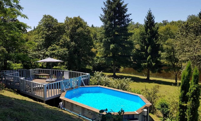 Abjat-sur-Bandiat Chalet De Esquí | Stunning Gite, with private swimming pool and 2.75 acre fishing lake