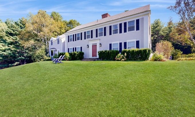 Clarendon Casa | Stunning hillside home on 60 acres - valley views, chef’s kitchen, near skiing