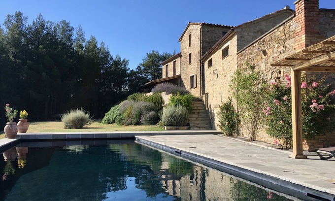 Bivio Lugnano Otro | Impresionante villa en la cima de la colina con impresionantes vistas y piscina, olivar, viñas y bosques