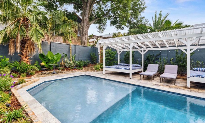 Faubourg Lafayette Villa | Stunning Historic Villa w/Heated Pool 5br|5ba