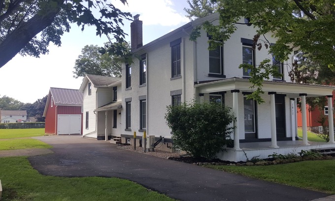 West Irondequoit Casa | Impresionante casa histórica de 1830 totalmente remodelada