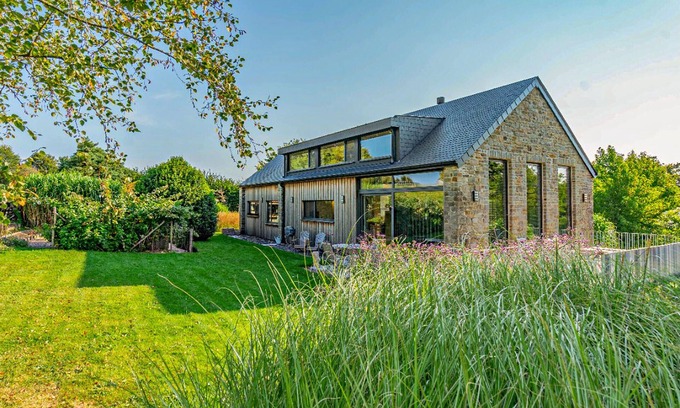 Halleux Casa | Impresionante casa en La.