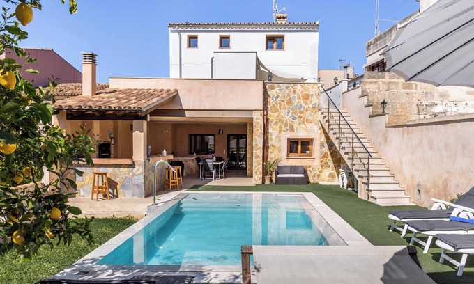 Capdepera Chalet De Esquí | Impresionante "Casa Magui" con piscina, jardín, terrazas y WiFi; aparcamiento disponible