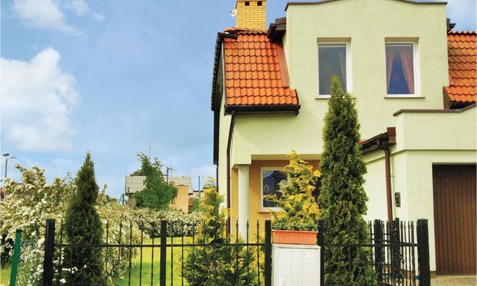 Darlowko Casa | Stunning Home In Darlowo With Wifi