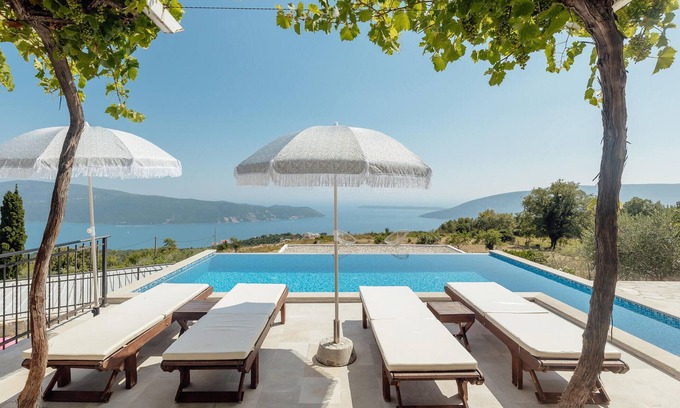 Podi Casa | Impresionante casa en Herceg Novi con.