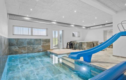 Hjarbæk Casa | Stunning Home In Løgstrup With Kitchen