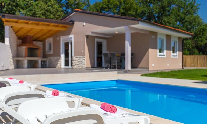 Valtura Casa | Impresionante casa en Pula