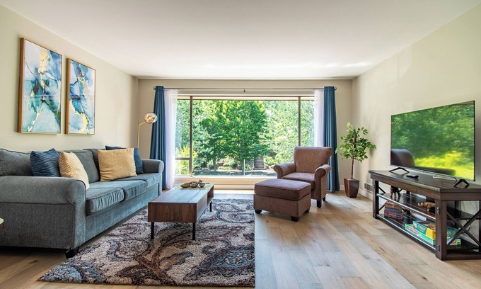 East Queen Anne Casa | Stunning Home in Queen Anne near Space Needle!