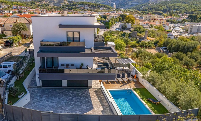 Solin Casa | Impresionante casa en Solin
