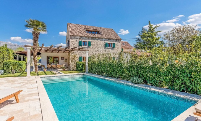 Solin Casa | Impresionante casa en Solin con WiFi